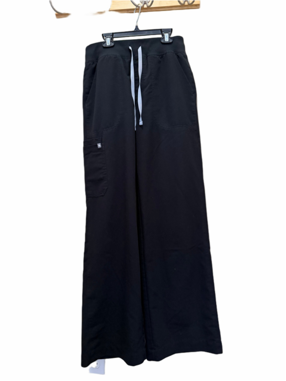 FIGS Technical Collection Women’s Black Cargo Scrub Pants Drawstring M/T